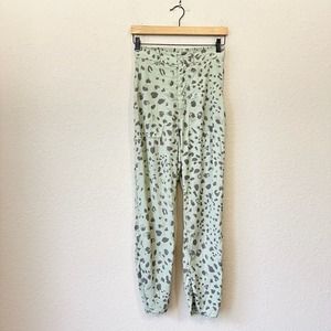 CLOTH & STONE ANTHROPOLOGIE Leopard Prints High Rise Tapered Pants in Mint